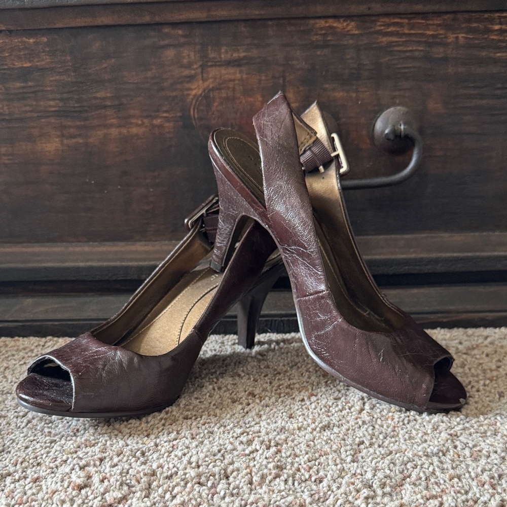 Kenneth Cole Reaction Dark Brown Peep-Toe Heels